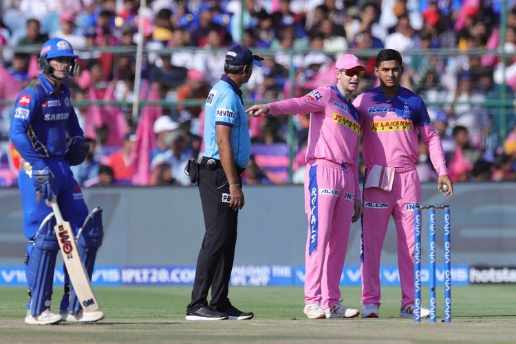 Steve Smith captain of Rajasthan Royals talks with Riyan Parag of Rajasthan Royals during match 36 of the Vivo Indian Premier League Season 12, 2019 between the Rajasthan Royals and the Mumbai Indians held at the Sawai Mansingh Stadium in Jaipur on the 20th April 2019